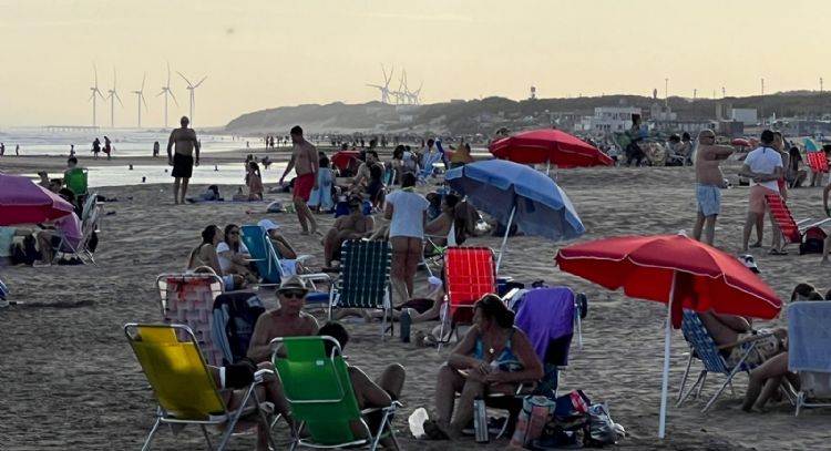 Nuevo fin de semana de calor sin guardavidas en Necochea y Quequén