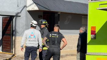 Incendio en Quequén: Una familia perdió todo y la comunidad organiza una colecta solidaria