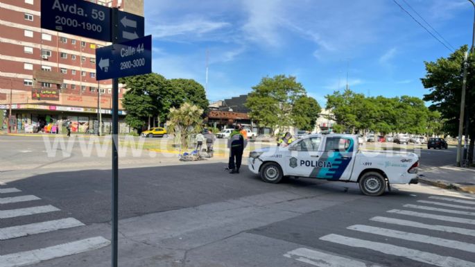 Esquina peligrosa: Motociclista gravemente herido tras un choque en 59 y 44