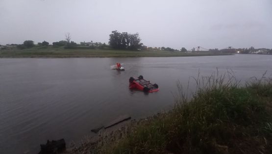 Tragedia en el Río Quequén: Una joven murió tras caer con un auto al agua