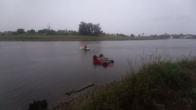 Tragedia en el Río Quequén: Una joven murió tras caer con un auto al agua