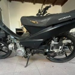 Recuperaron motos robadas y aprehendieron a dos hombres en allanamientos