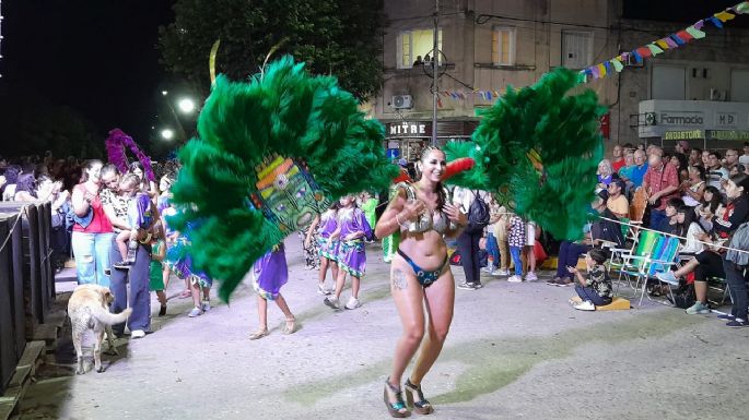 Lobería vibró con el espíritu carnavalero: Comparsas, carrozas y alegría en las calles