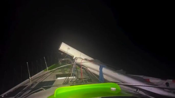 Rescataron un navegante solitario de un velero que participaba de una regata internacional y lo llevaron a Puerto Quequén