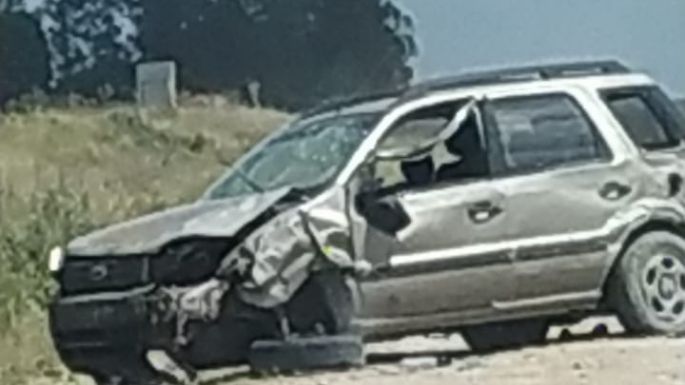 Dos jóvenes heridos tras un vuelco en un camino rural de Lobería