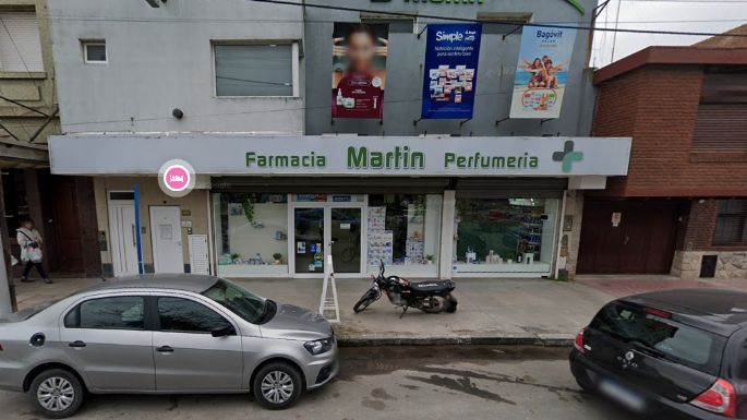 Intentaron robar en una farmacia a la vuelta de la Comisaría Tercera pero el dueño los enfrentó y huyeron