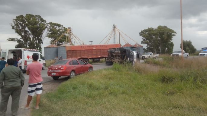 Violento choque entre dos camiones en la Ruta 86: Ambos choferes resultaron heridos