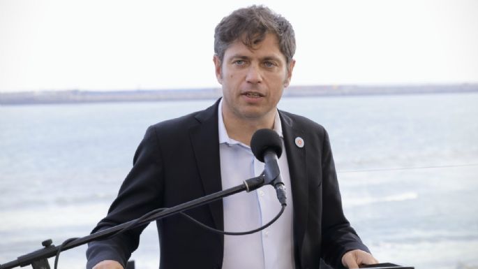 Kicillof despidió el verano en Necochea: “No culpes a la lluvia, no culpes a la playa, fue Milei el que destrozó la temporada”