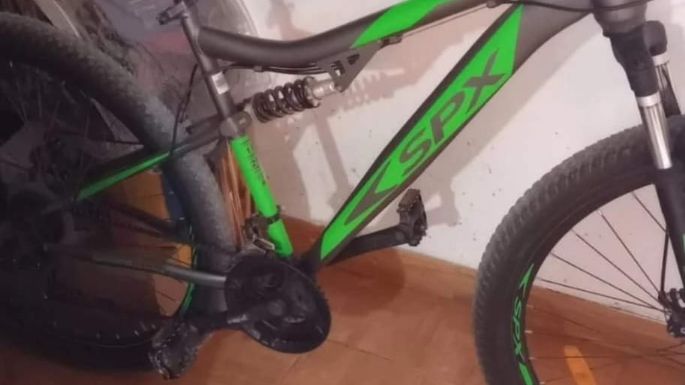 Sigue el robo de bicicletas: Dos runners las dejaron atadas en 91 y 4 y desaparecieron