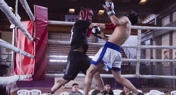 Festival de box en el Polideportivo: Necochenses contra Tres Arroyos, Tandil, Benito Juárez y Buenos Aires