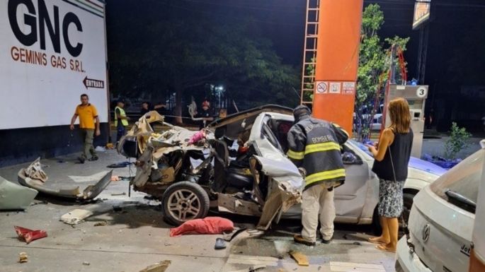 Video: Un auto cargado de cocaína estalló en pedazos mientras cargaba GNC en Salta