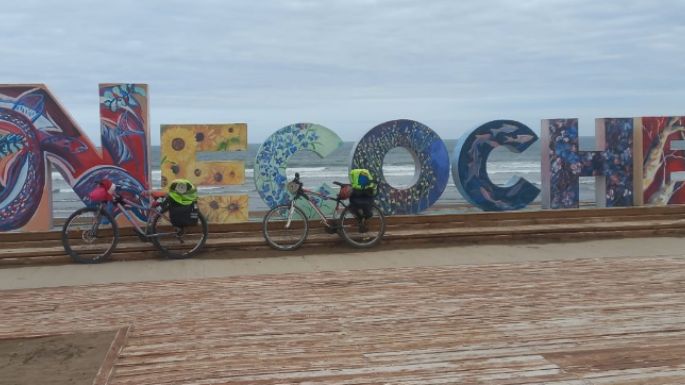 Vacaciones en bici: Una pareja de 9 de Julio pedaleó más de 500 kilómetros para llegar a Necochea