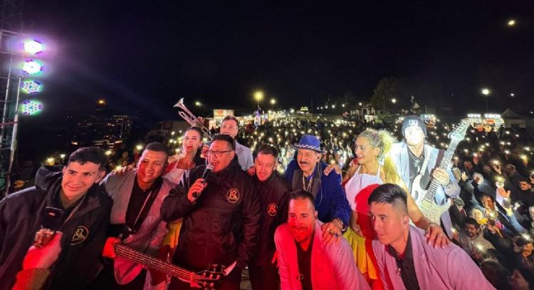 El cantante Antonio Ríos festejó los 116 años de La Dulce