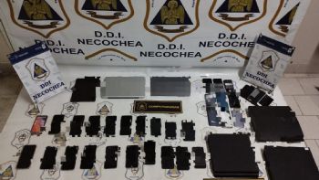 Barrio Puerto: Desmantelaron un laboratorio clandestino que desbloqueaba celulares de alta gama robados