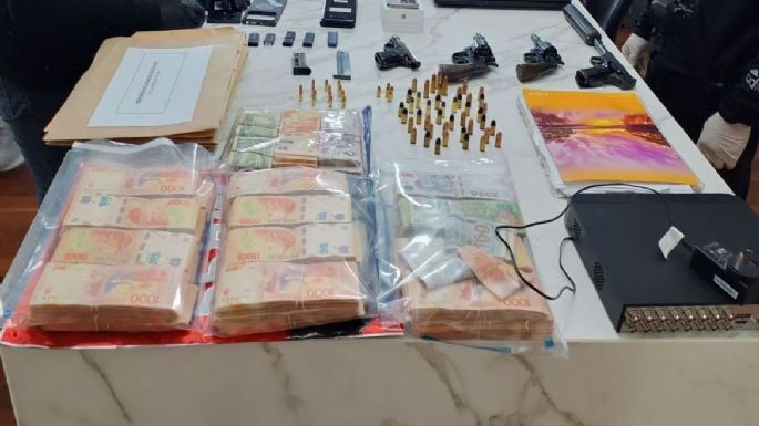 Mega operativo en Necochea: Siete detenidos, entre ellos un ex policía y secuestro de dólares y drogas