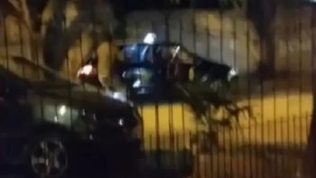 Mar del Plata: Vecinos captaron el impactante asalto a un taxista en la zona de Peralta Ramos
