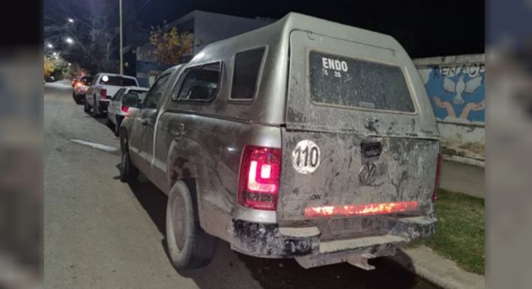 Misterio en Bahía Blanca: Encontraron a cuatro hombres muertos abandonados en una camioneta frente al hospital