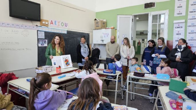 Puerto Quequén entregó kits escolares en escuelas primarias