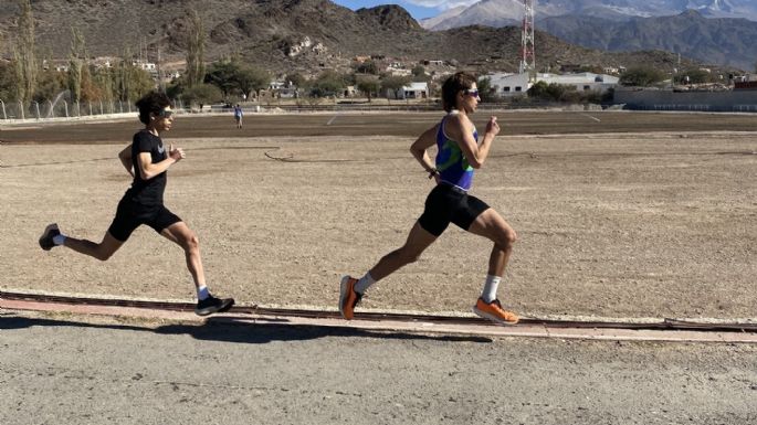 La Escuela Municipal de Atletismo de Necochea entrena en la altura de Salta