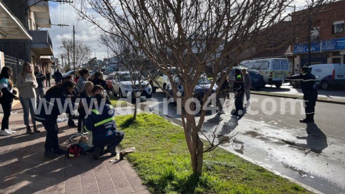 Tres heridos leves tras un vuelco en la Avenida 75