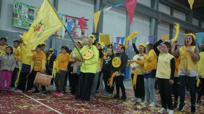 Estudiantina de Educación Especial en el Polideportivo