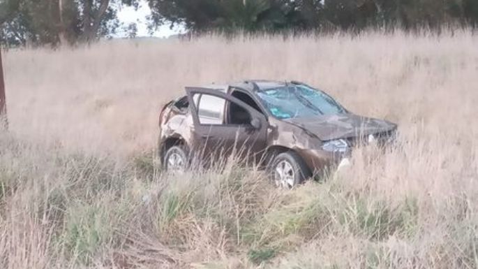 Fuerte despiste y vuelco en la ruta 227: Una necochense herida