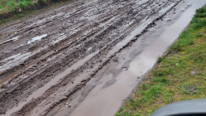 Llovió mucho, todos se quejaron y el EMSUR anunció el repaso de calles de tierra en Barrio Parque