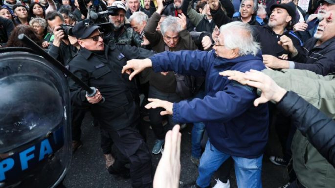 Protesta de jubilados en el Congreso terminó con represión policial