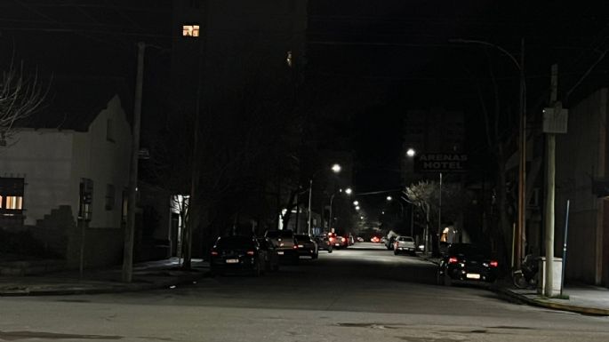 Entre el temporal y el conflicto con la Usina se registran muchas calles sin iluminación en la ciudad