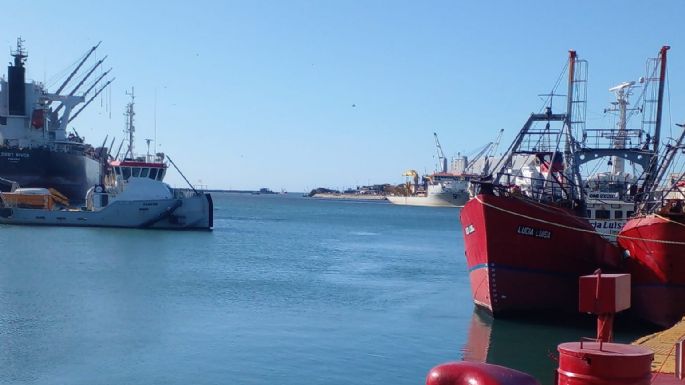 Arribaron ocho buques pesqueros a Puerto Quequén