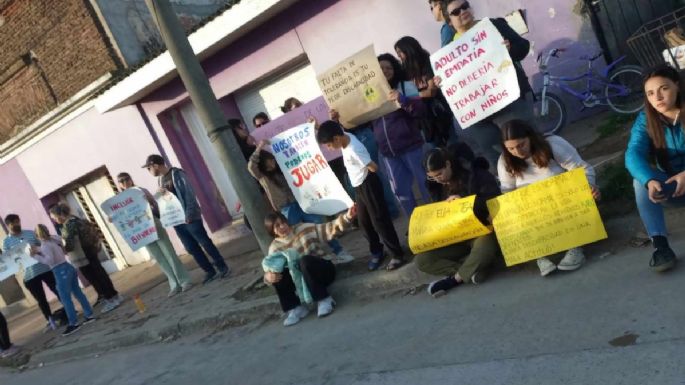 Escracharon a un pelotero por discriminación sobre una nena autista que jugaba en un cumpleaños